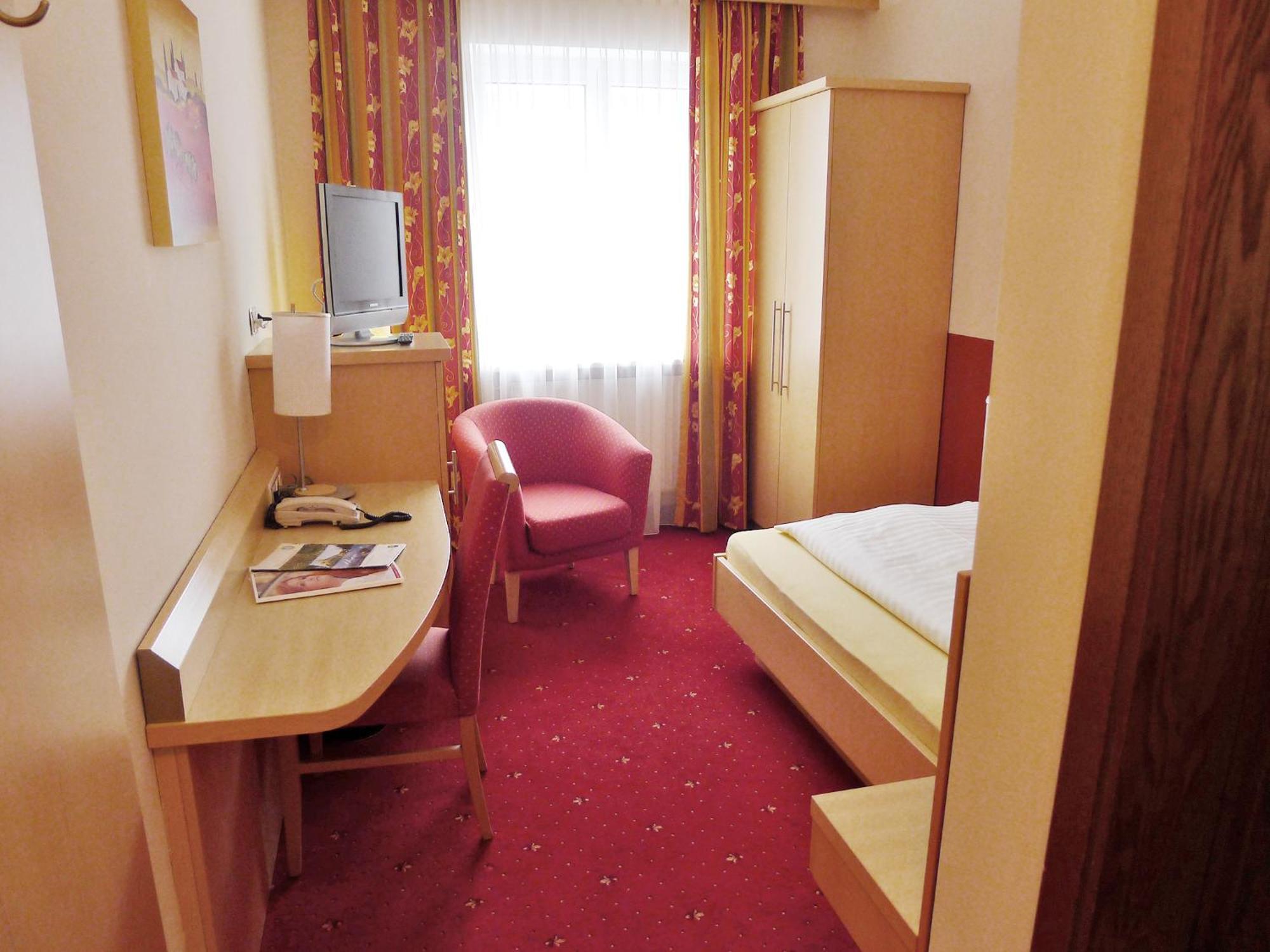 Hotel Restaurant Boeck "Roter Hahn" Sankt Poelten Szoba fotó