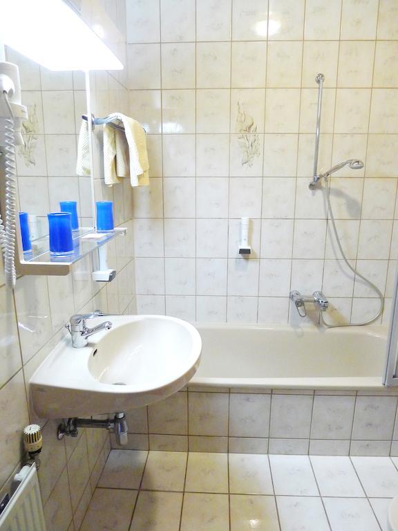 Hotel Restaurant Boeck "Roter Hahn" Sankt Poelten Szoba fotó