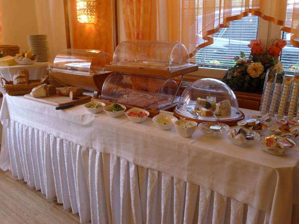 Hotel Restaurant Boeck "Roter Hahn" Sankt Poelten Kültér fotó