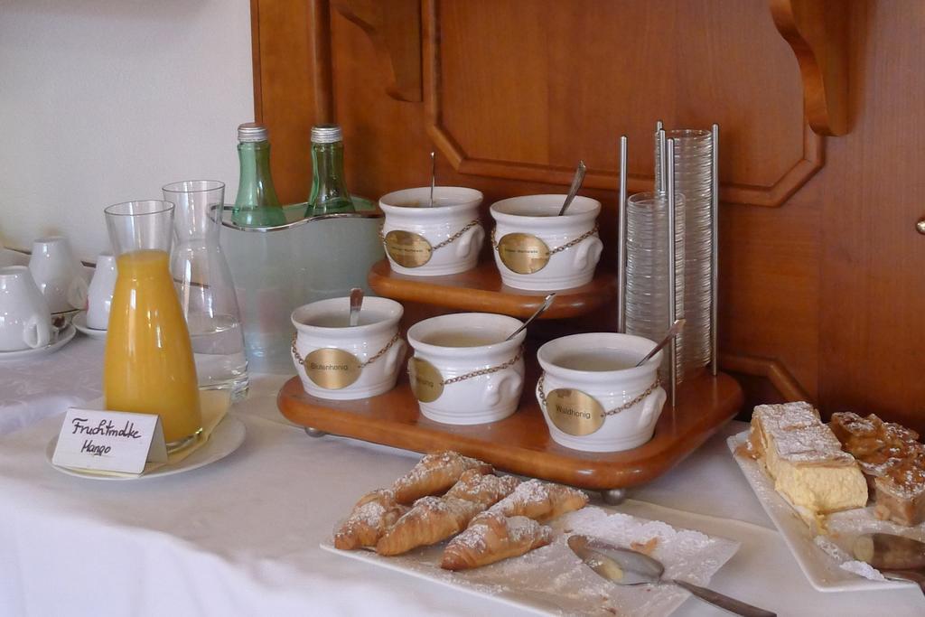 Hotel Restaurant Boeck "Roter Hahn" Sankt Poelten Kültér fotó