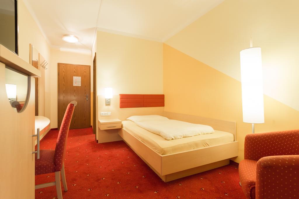 Hotel Restaurant Boeck "Roter Hahn" Sankt Poelten Kültér fotó