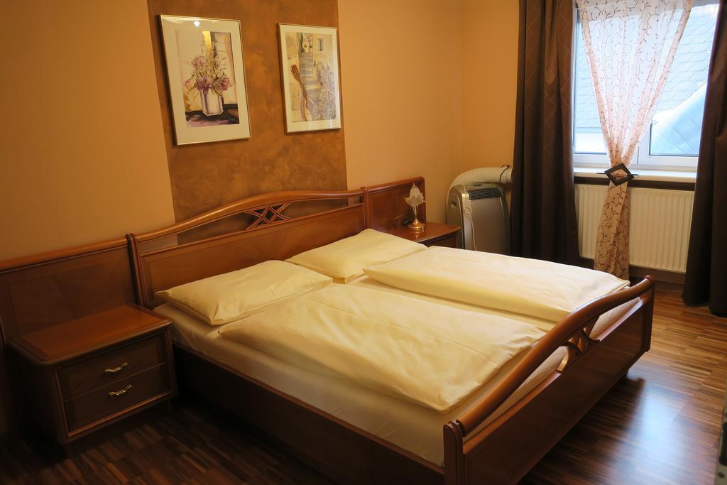 Hotel Restaurant Boeck "Roter Hahn" Sankt Poelten Kültér fotó