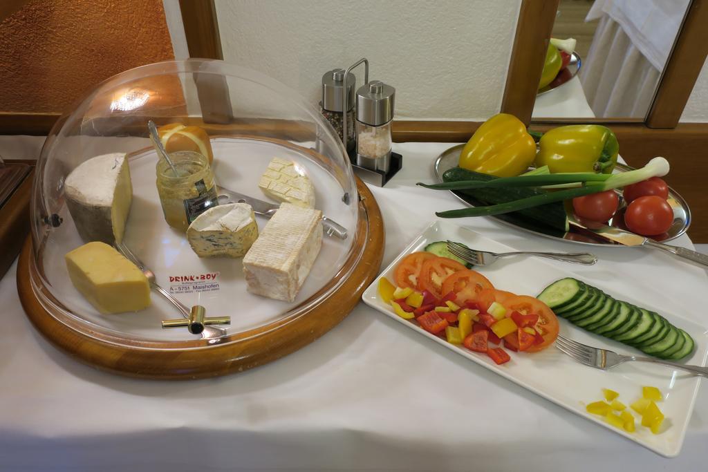 Hotel Restaurant Boeck "Roter Hahn" Sankt Poelten Kültér fotó